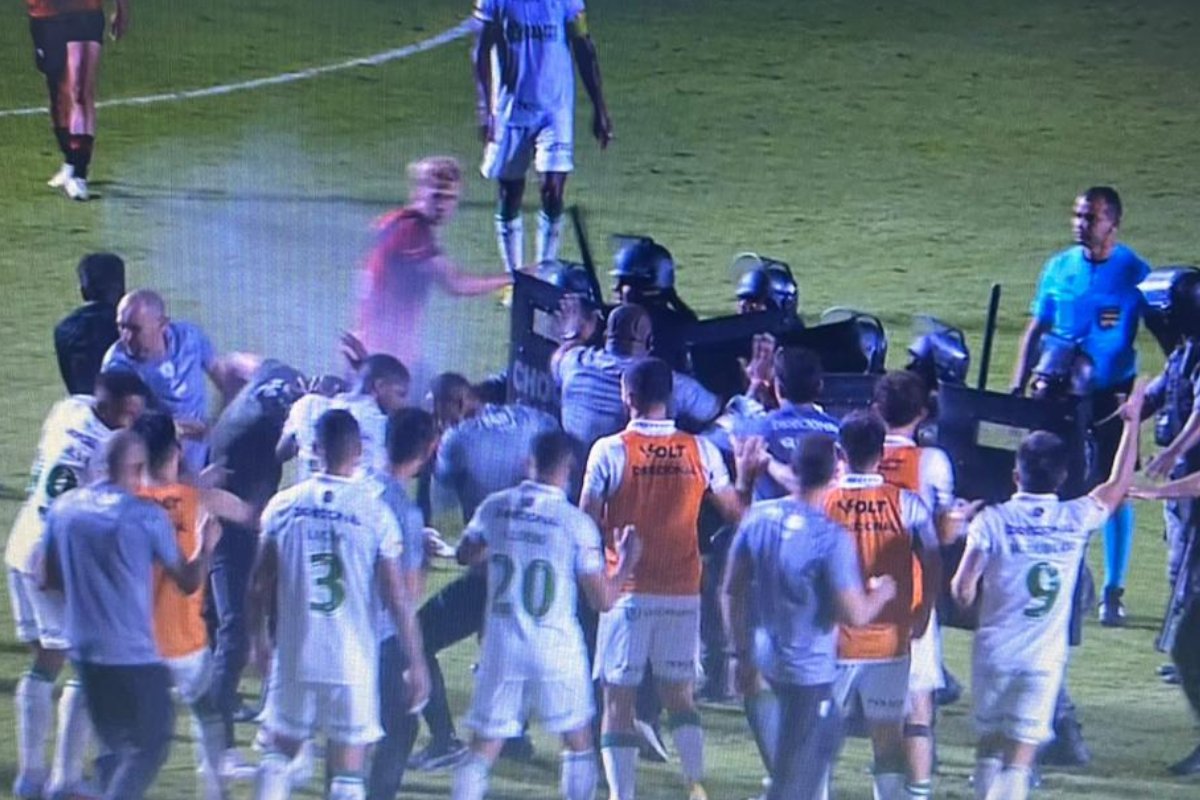 Jogo entre América e Atlético-GO terminou em confusão (foto: Reprodução)