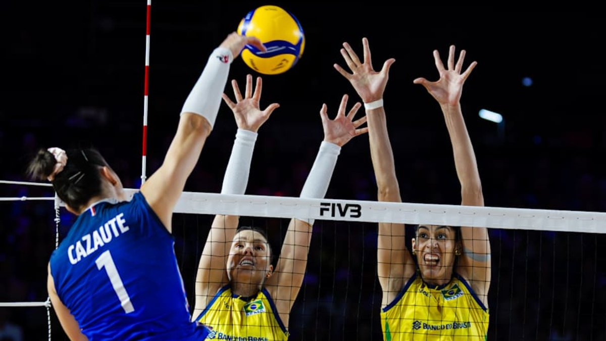 Jogo entre Brasil e França pela fase de grupos do Mundial Feminino de Vôlei (foto: Divulgação/FIVB)