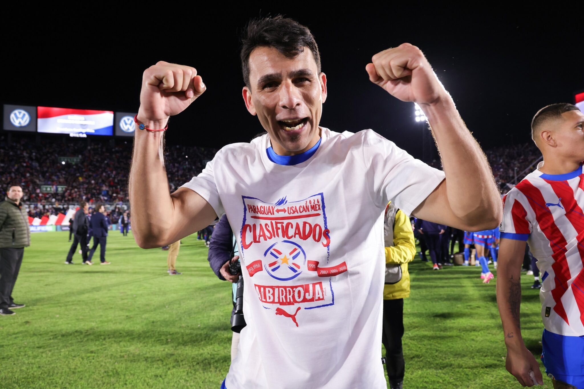 Junior Alonso, zagueiro do Atlético, comemora classificação do Paraguai à Copa do Mundo de 2026 - (foto: Divulgação/X/@Albirroja)