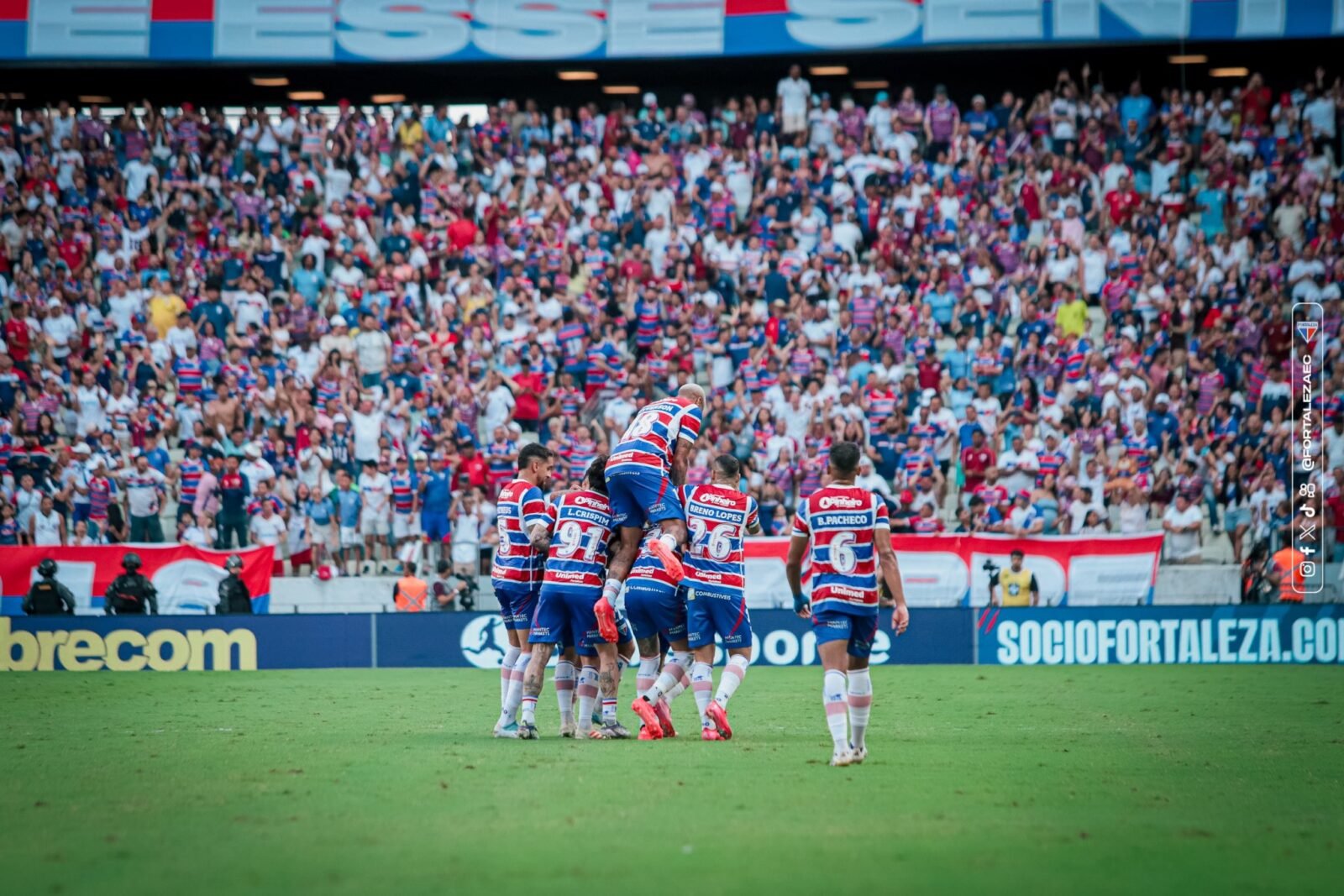 Jogadores do Fortaleza comemoram gol sobre o Sport pelo Campeonato Brasileiro (foto: Divulgação/Fortaleza)