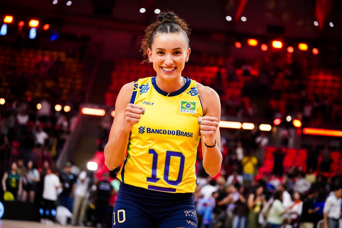 Gabi comemora vitória do Brasil no Mundial Feminino de Vôlei (foto: Divulgação/FIVB)