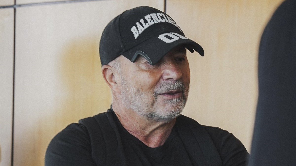 O técnico argentino Jorge Sampaoli no desembarque em Belo Horizonte (foto: Divulgação/Atlético)