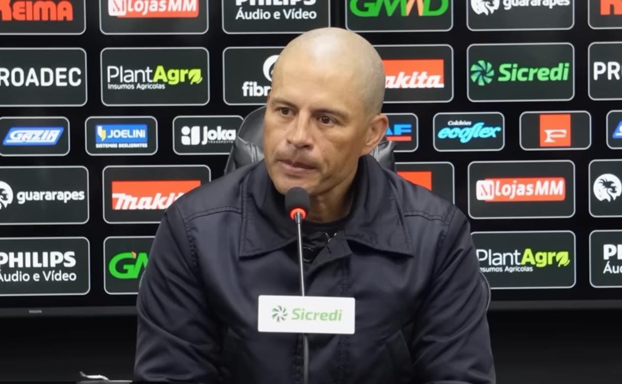 Alex, técnico do Operário (foto: Reprodução/Operário Ferroviário/YouTube)