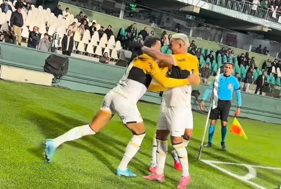 Criciúma ganhou do Coritiba fora de casa por 2 a 0 (foto: Reprodução/Criciúma Esporte Clube/Instagram)