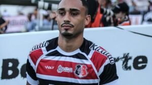 Eurico é titular do Santa Cruz na Série D - Crédito: 