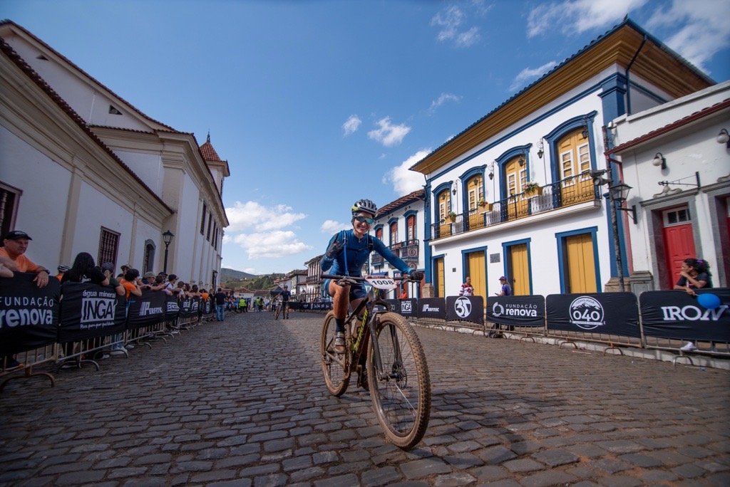 Construções históricas em Mariana dão charme especial à prova de mountain bike - (foto: Samuel Consentino/Divulgação)