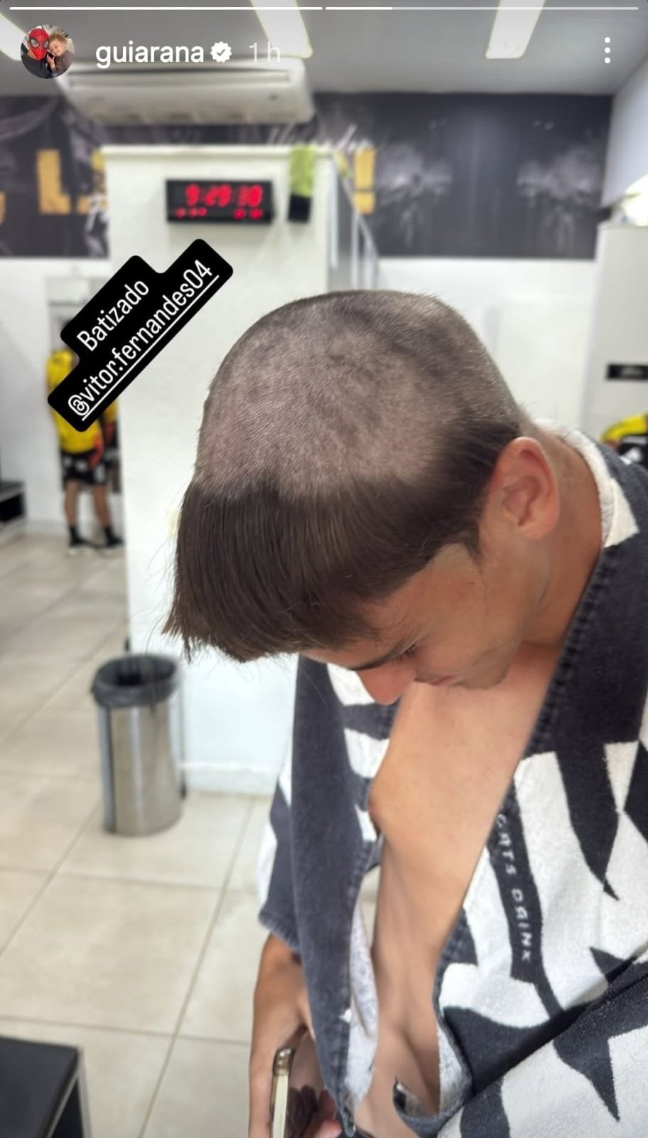 Arana brinca com Vitão após trote - (foto: Reprodução/Instagram)