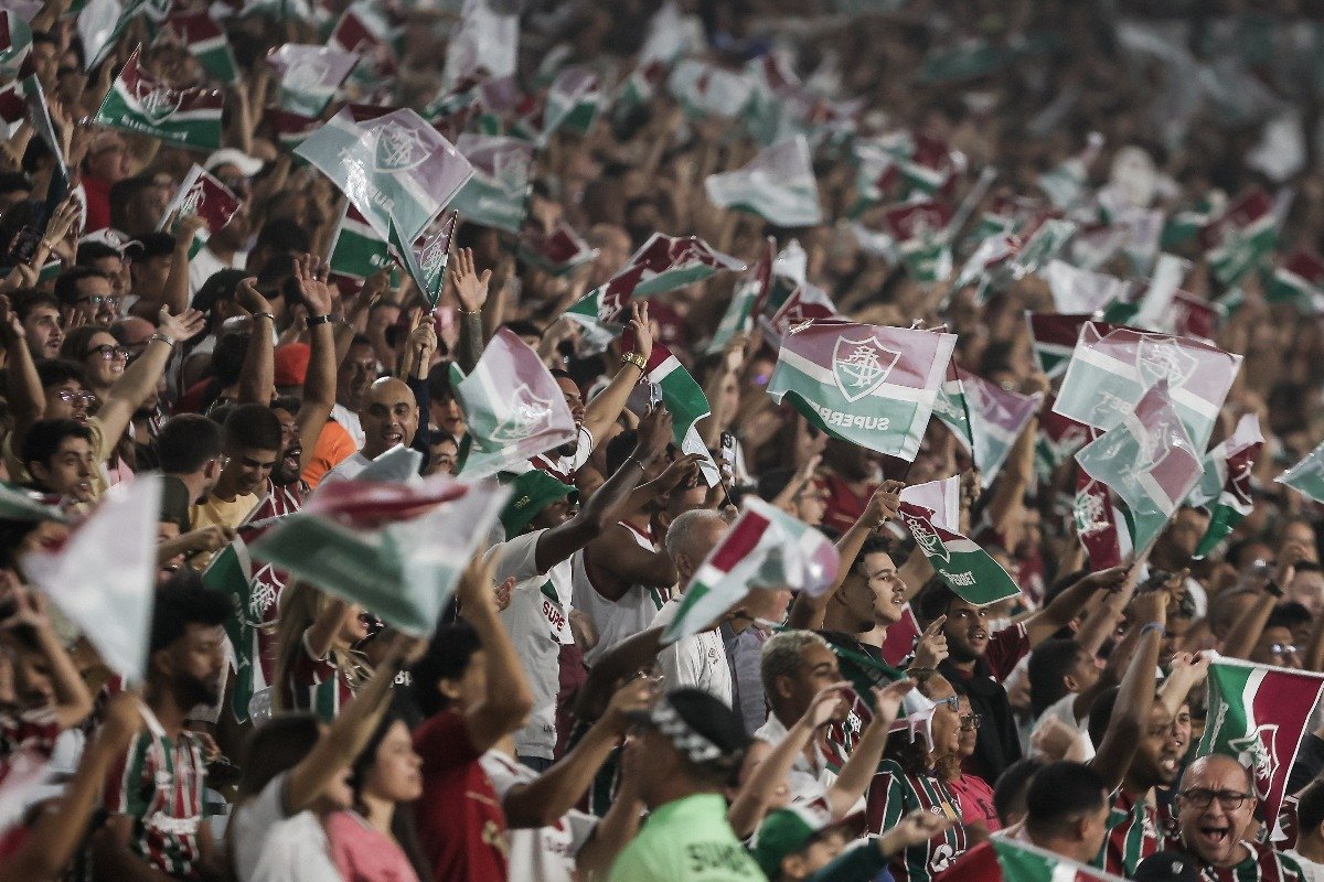Torcedores do Fluminense no Maracanã - (foto: LUCAS MERÇON/FLUMINENSE )