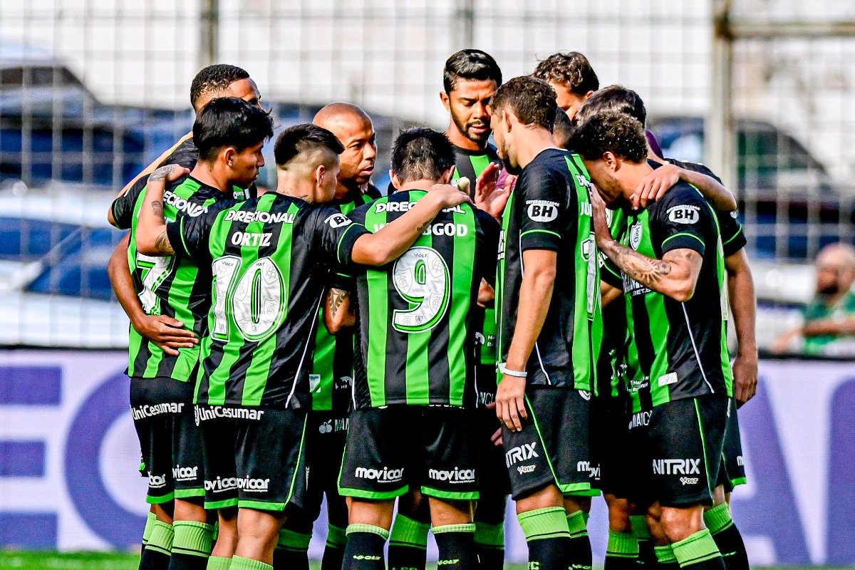 Jogadores do América antes de partida pela Série B (foto: Mourão Panda/América)