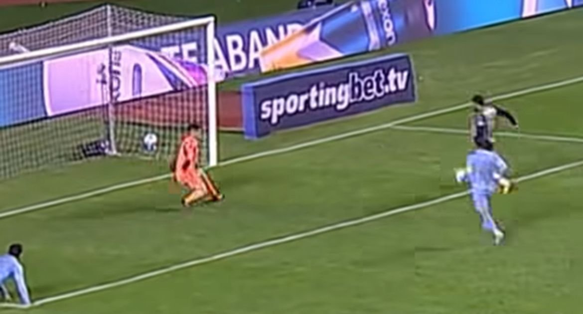 Já nos acréscimos de Bolívar x Atlético, Hulk desperdiçou chance de gol frente a frente com goleiro adversário (foto: Reprodução/ESPN)