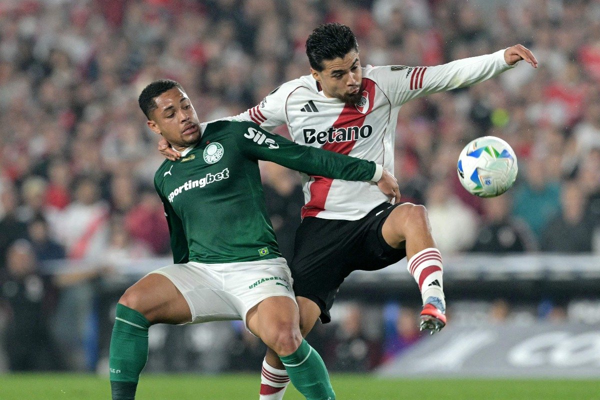 Lance do jogo de ida entre River Plate e Palmeiras pela Libertadores (foto: Juan MABROMATA / AFP))