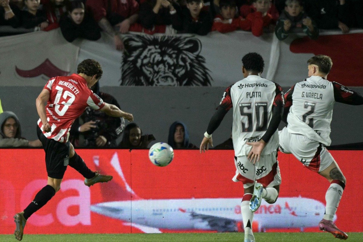 Lance do jogo entre Flamengo e Estudiantes pela Libertadores - (foto: JUAN MABROMATA/AFP)