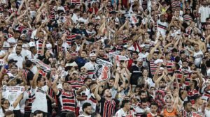 Torcedores do Santa Cruz durante jogo da Série D - Crédito: 