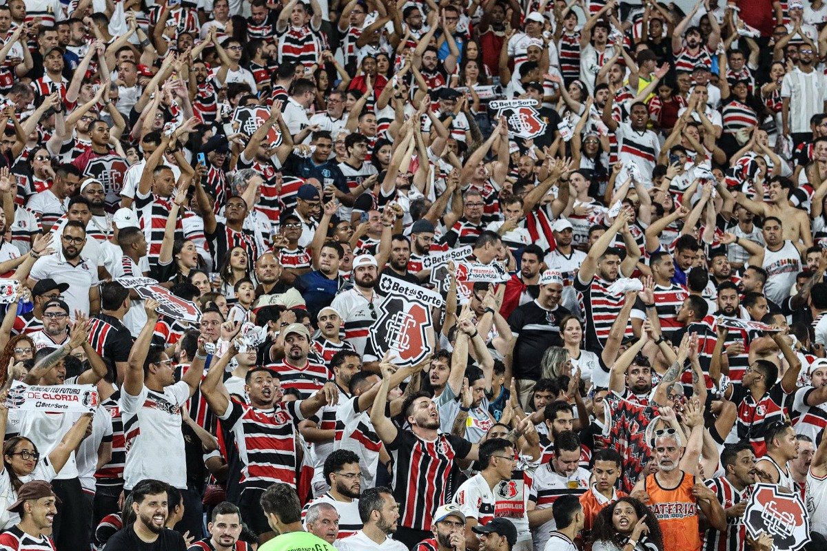 Torcedores do Santa Cruz durante jogo da Série D (foto: Divulgação/Santa Cruz)