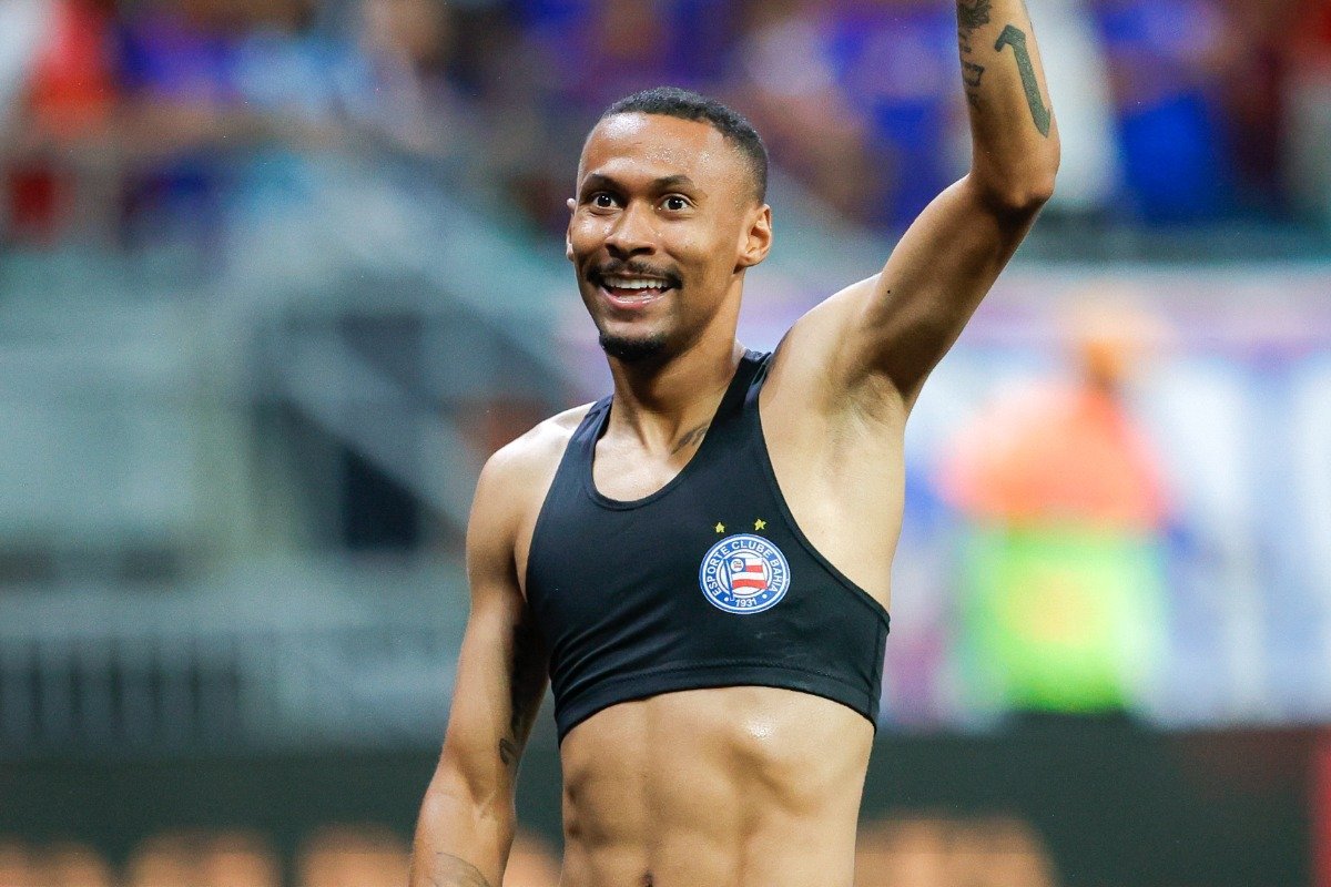 Ademir durante comemoração de golaço pelo Bahia (foto: Rafael Rodrigues/EC Bahia)