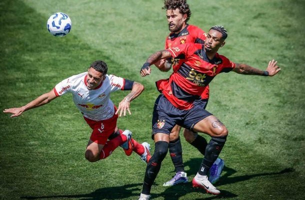 Bragantino tropeça de forma feia diante do lanterna (foto: Foto: Ari Ferreira/Red Bull Bragantino)