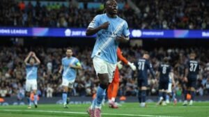 Doku comemora o gol marcado na vitória sobre o Napoli - Crédito: 