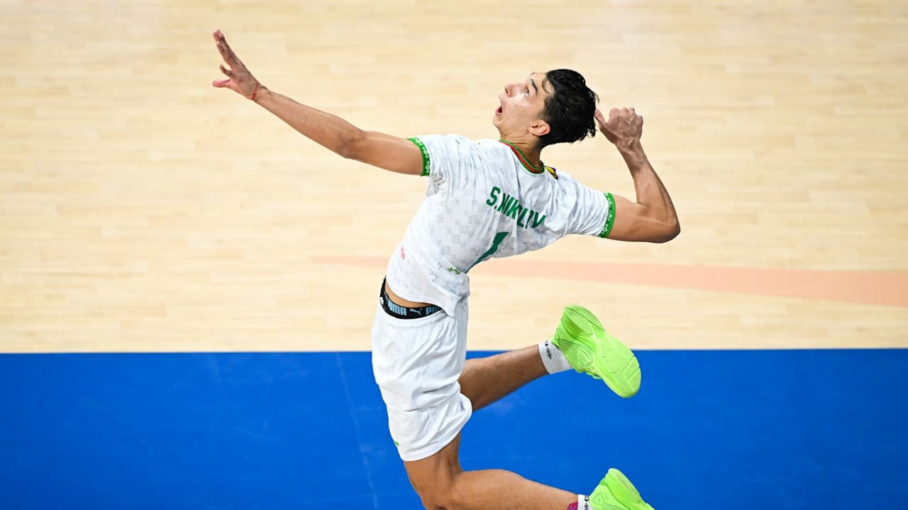 Simeon Nikolov salta durante Bulgária x Alemanha no Mundial Masculino de Vôlei (foto: Divulgação/FIVB)