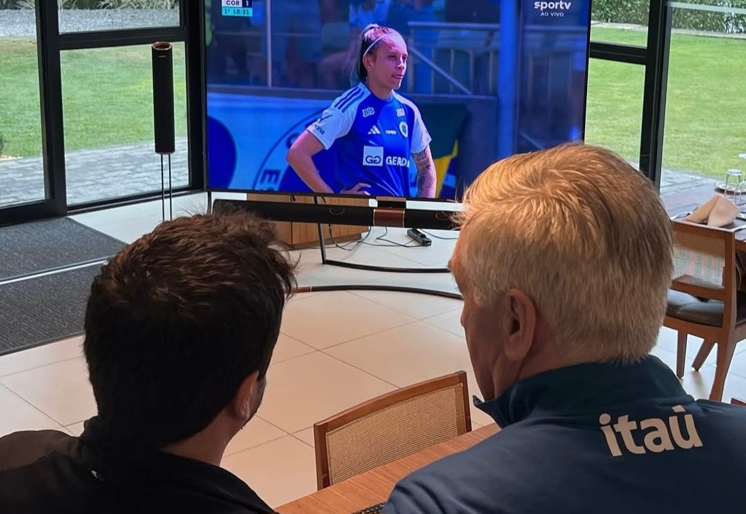 Ancelotti assistiu a Cruzeiro x Corinthians (foto: Reprodução)