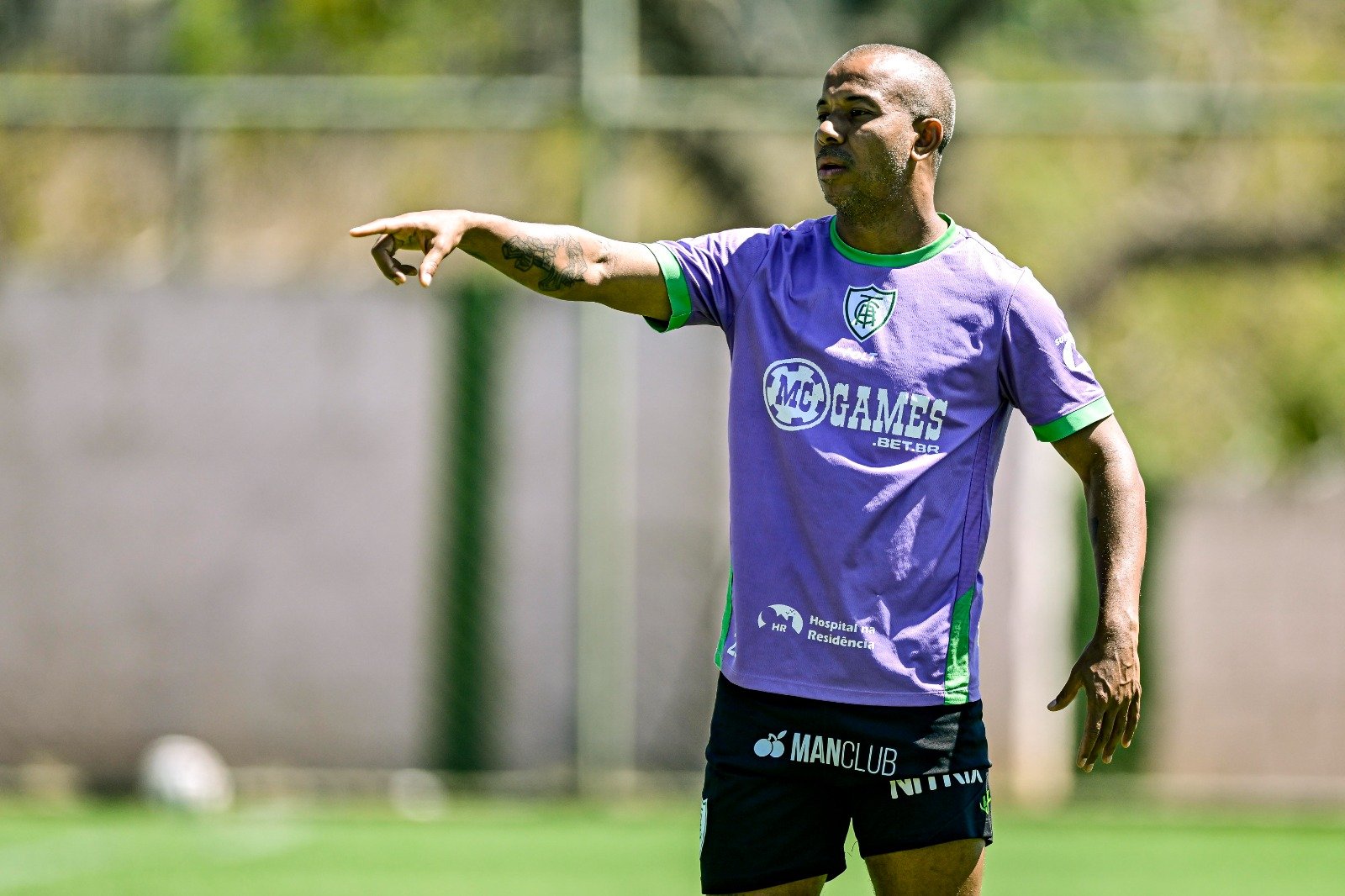 Mariano durante treino do América (foto: Mourão Panda / América)