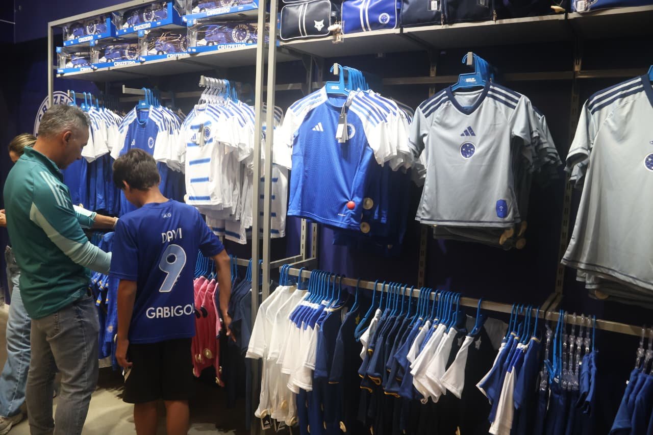 Fotos da loja oficial do Cruzeiro no Mineirão