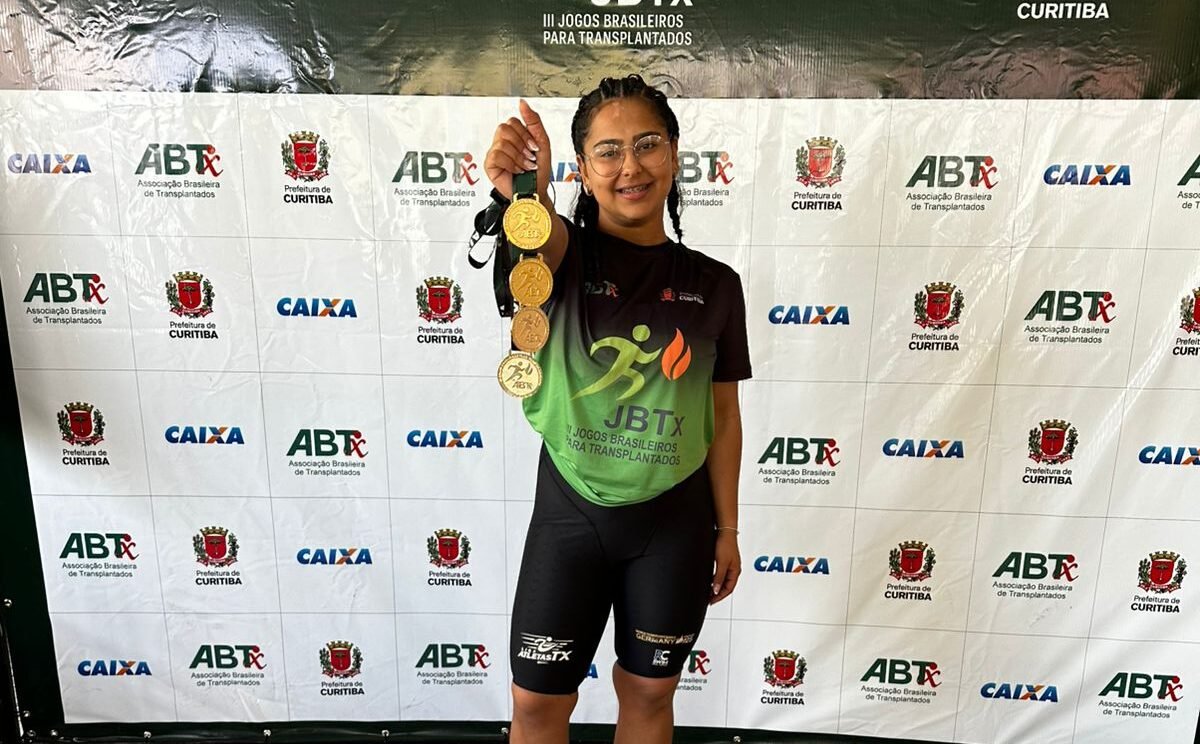 Duda Porto segura medalhas (foto: Acervo pessoal)