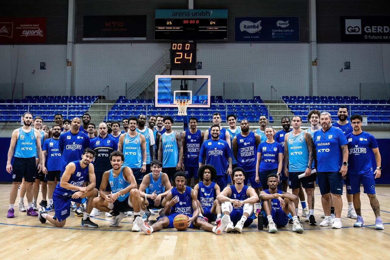 Equipe do time de basquete do Cruzeiro e Minas (foto: Hedgard Moraes/MTC)