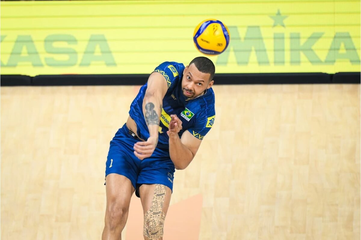 Alan em ação pelo Brasil no Mundial Masculino de Vôlei (foto: Divulgação/FIVB)