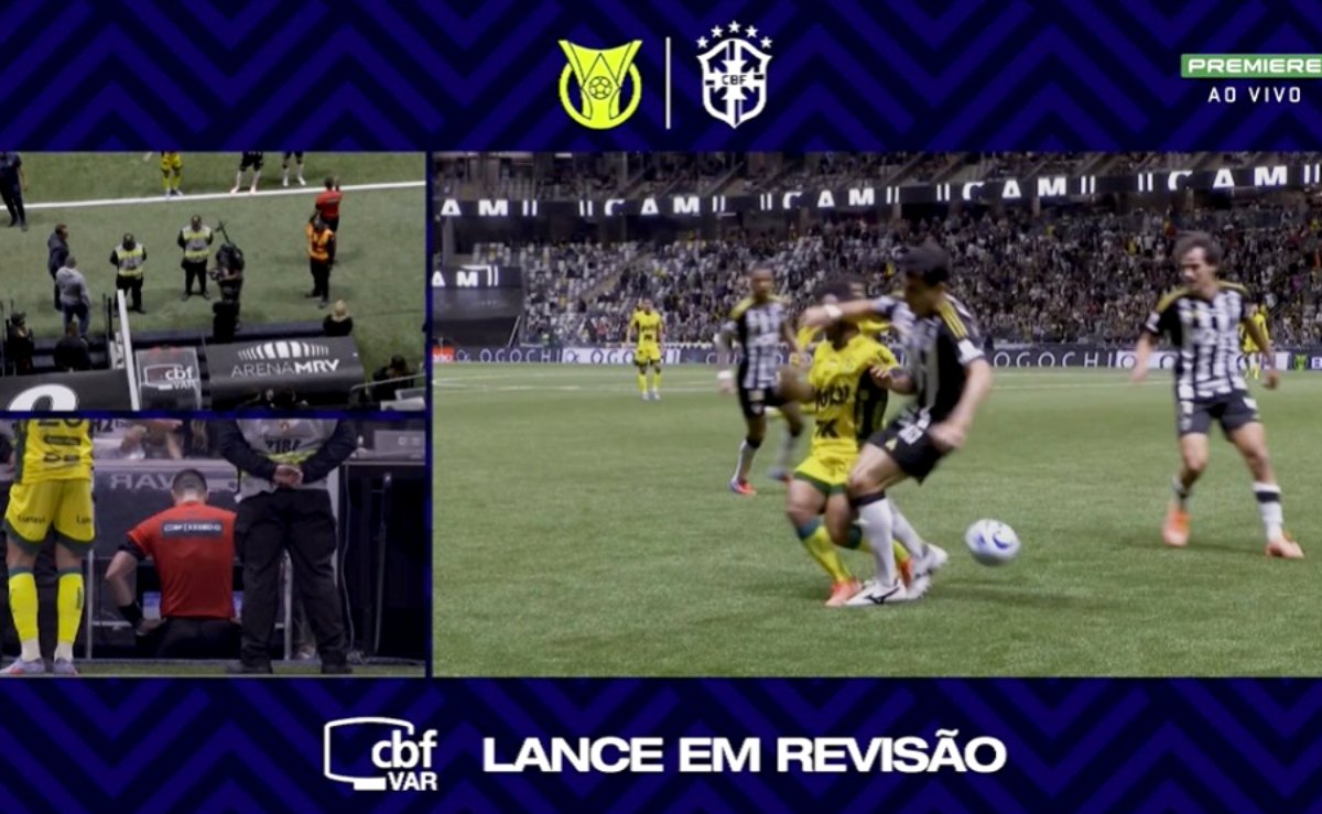 Junior Alonso acertou cotovelada em Danielzinho durante Atlético x Mirassol (foto: Reprodução/Premiere)