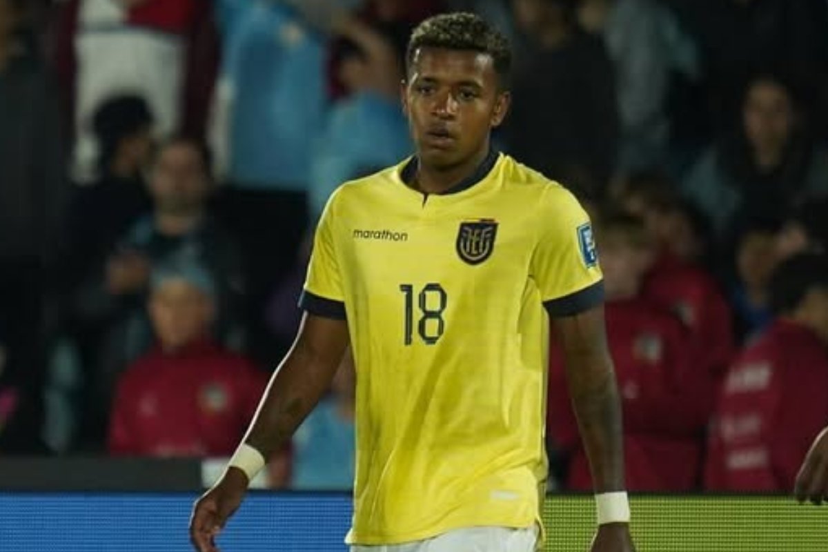 Arroyo em ação pela Seleção Equatoriana (foto: Divulgação/Equador)