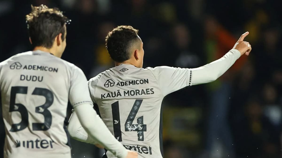 Lateral-direito Kauã Moraes, do Cruzeiro, com a camisa do Athletico-PR, ex-clube (foto: Divulgação/Athletico-PR)