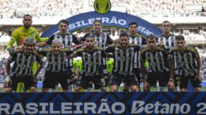 Jogadores do Atlético antes de jogo pelo Brasileiro - Crédito: 