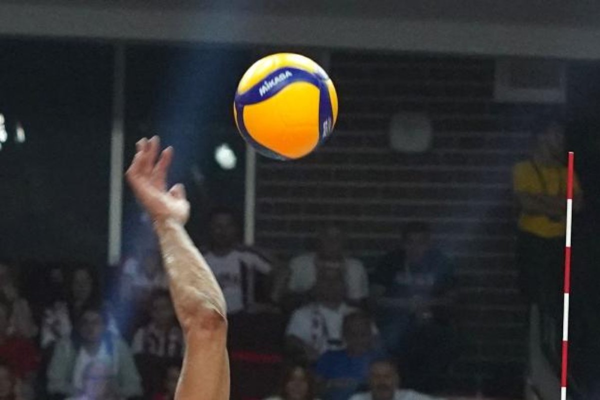 Bola do Mundial Masculino de Vôlei (foto: JANEK SKARZYNSKI/AFP)