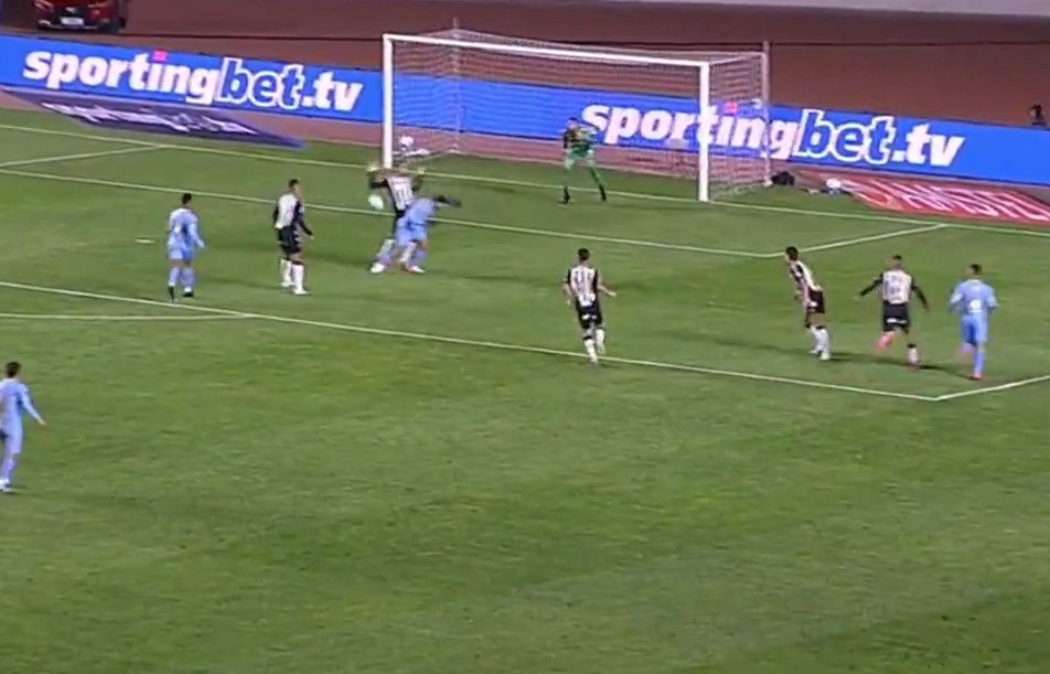 Lance do pênalti de Lyanco em Bolívar x Atlético (foto: Reprodução/ESPN)