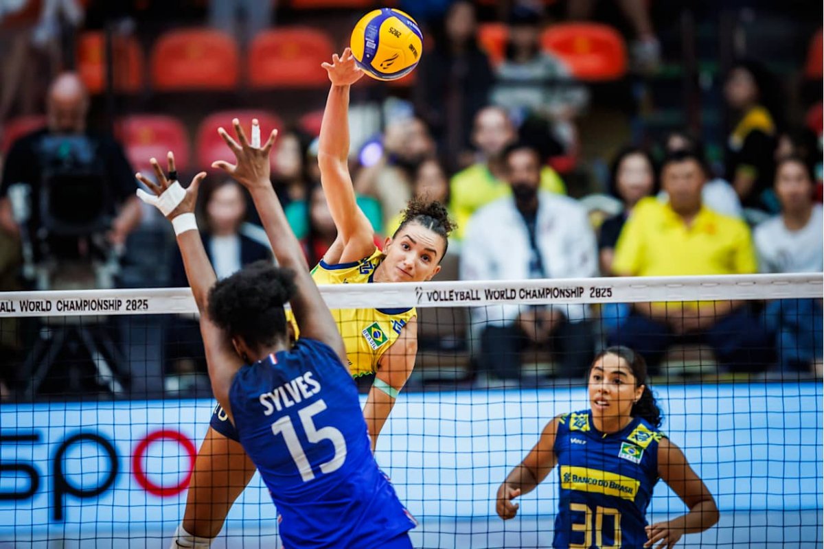 Gabi Guimarães em ação no Mundial Feminino de Vôlei (foto: Divulgação/FIVB)