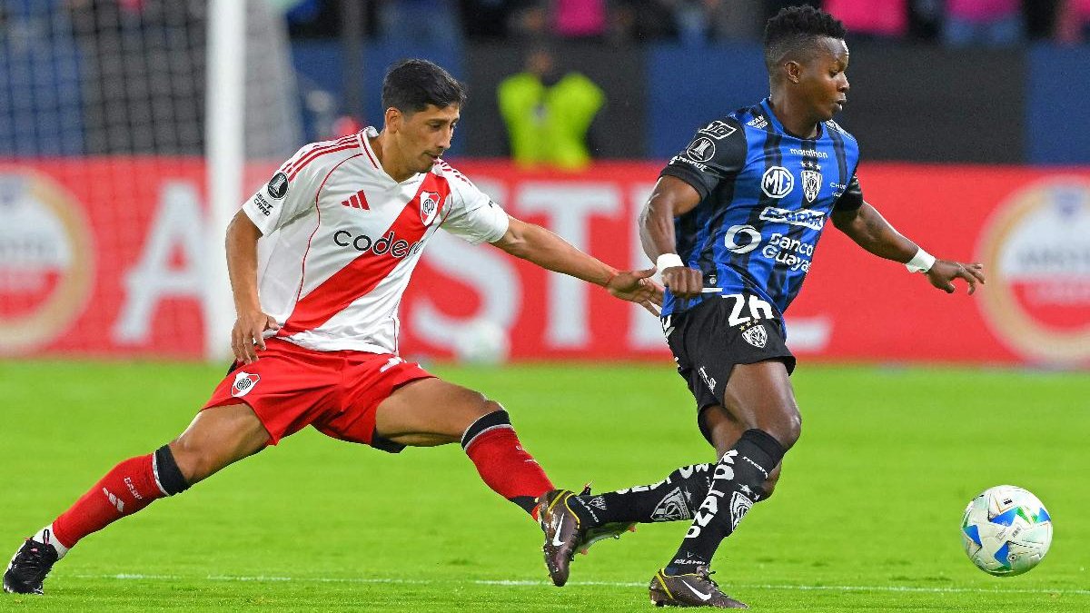 Cazares em ação pelo Independiente del Valle contra o River Plate (foto: RODRIGO BUENDIA/AFP)