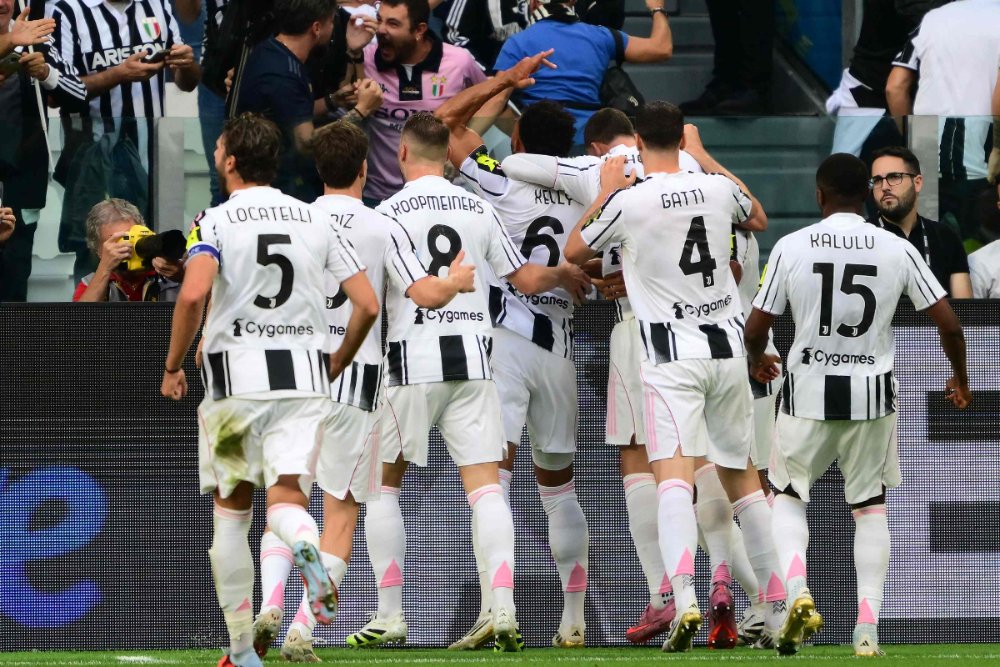 Jogadores da Juventus comemoram gol sobre a Inter de Milão (foto: MARCO BERTORELLO / AFP)