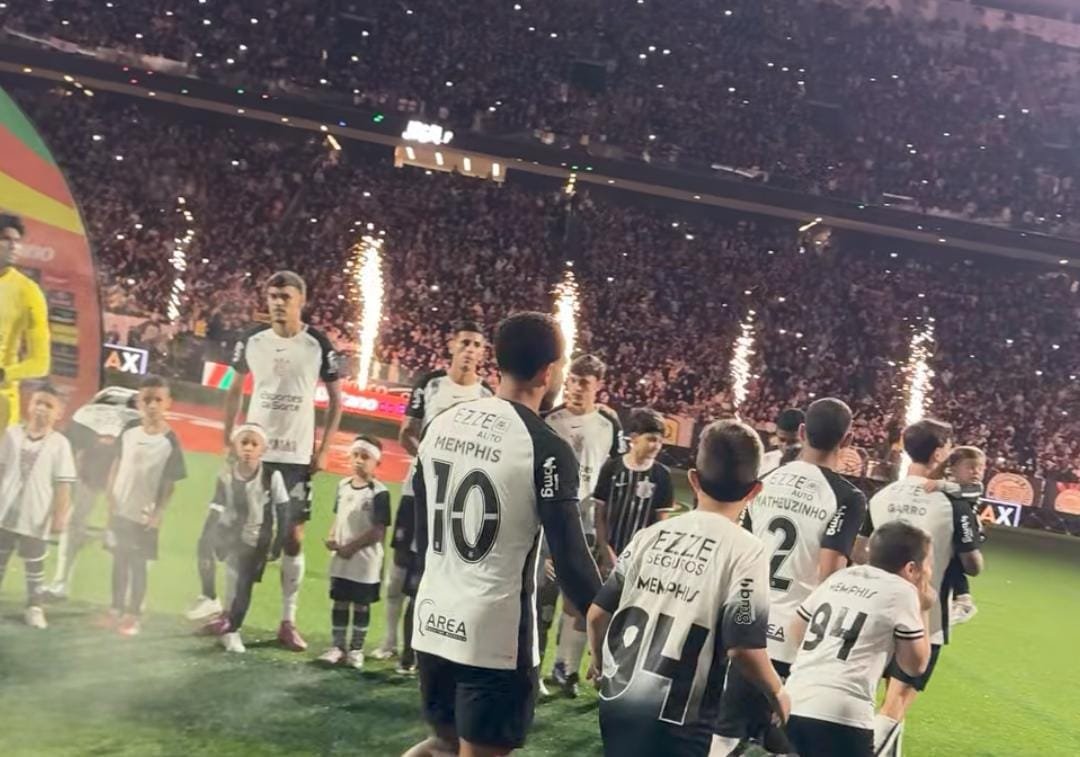 Jogadores do Corinthians antes do jogo contra o Athletico-PR (foto: Divulgação/Corinthians)
