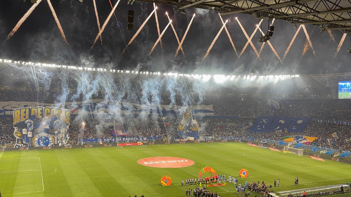 Festa da torcida do Cruzeiro para o clássico com o Atlético, pelas quartas de final da Copa do Brasil (foto: Sofia Cunha/No Ataque)