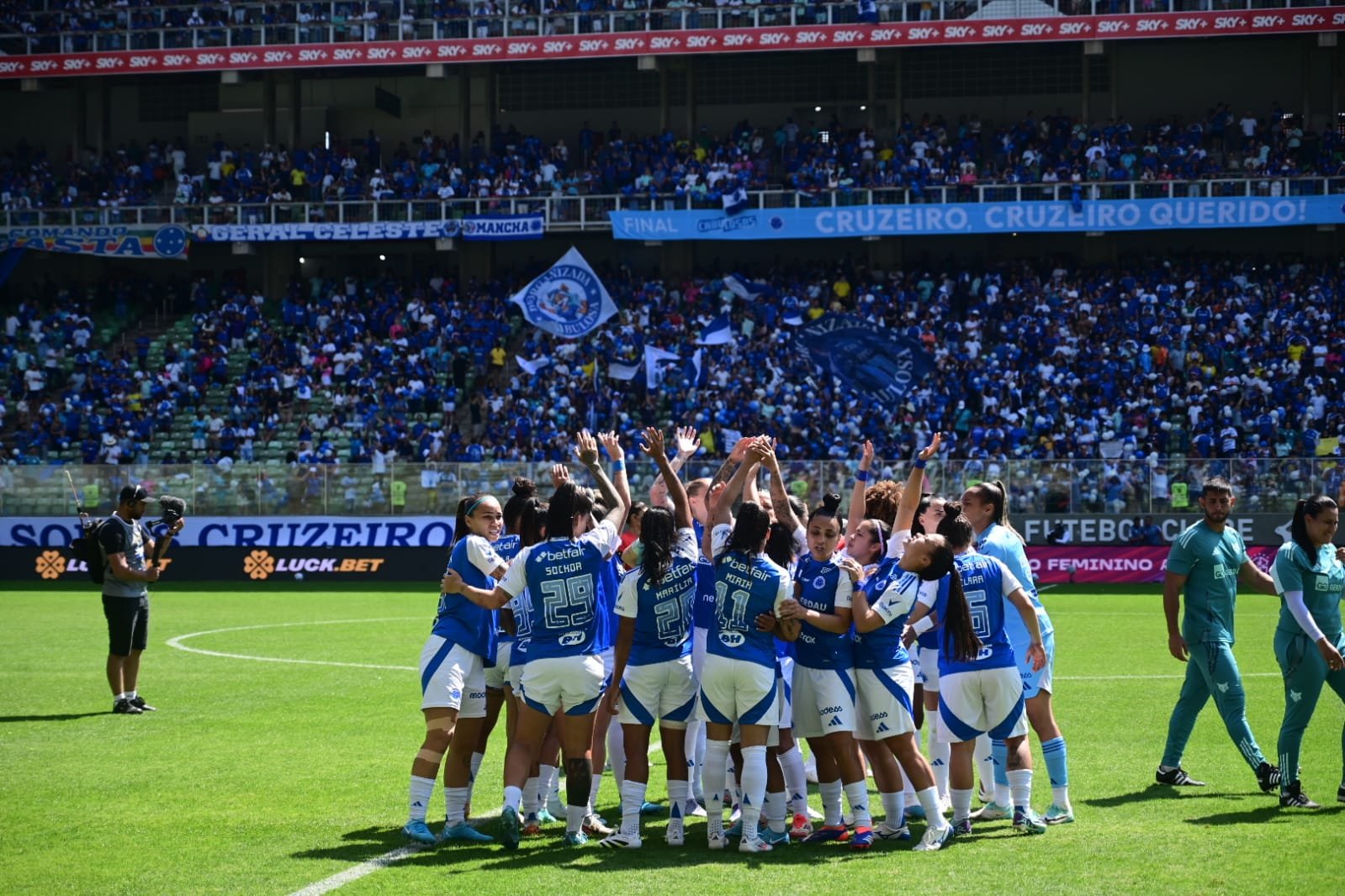 Jogadoras do Cruzeiro no Independência (foto: Leandro Couri/EM/D.A Press)