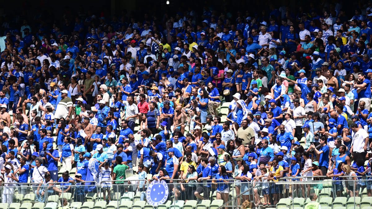 Torcida do Cruzeiro no Independência para o primeiro jogo da final do Brasileiro Feminino, com o Corinthians (foto: Leandro Couri/EM/D.A Press)