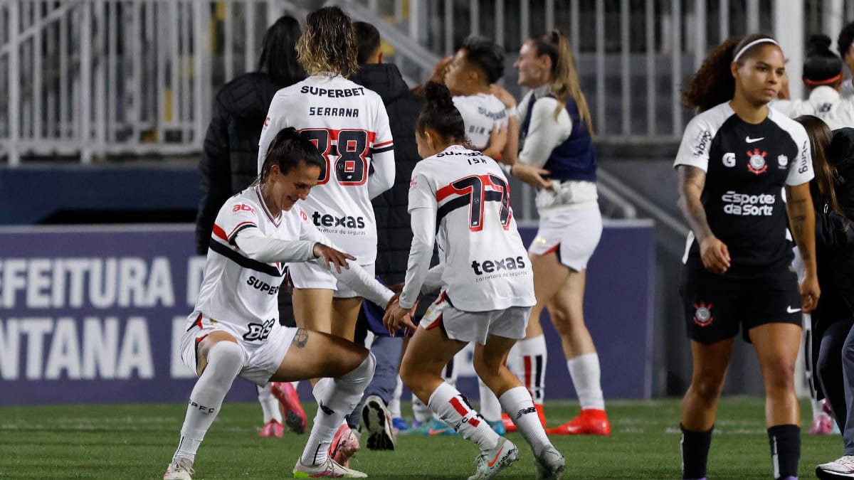 Jogadoras do São Paulo celebram classificação na Copa do Brasil Feminina diante do Corinthians (foto: Rubens Chiri/São Paulo)