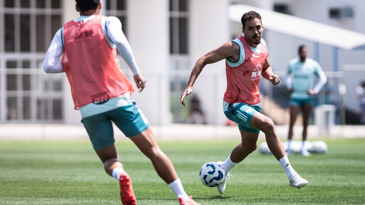 Eduardo, meio-campista do Cruzeiro, em treinamento na Toca da Raposa 2, em Belo Horizonte (foto: Gustavo Aleixo/Cruzeiro)