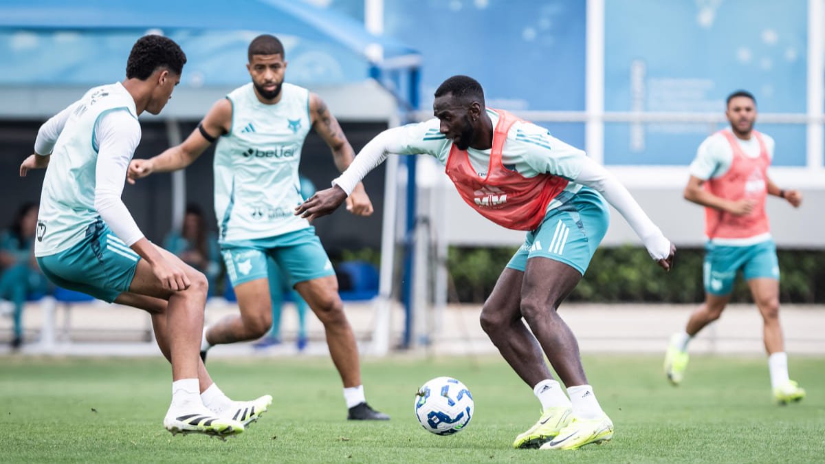 Atletas do Cruzeiro em treinamento na Toca da Raposa 2, em Belo Horizonte (foto: Gustavo Aleixo/Cruzeiro)