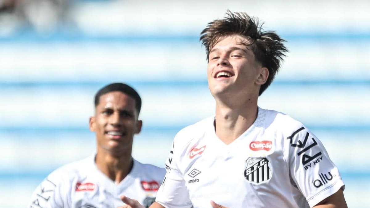 Jogadores do Santos comemoram gols sobre o Cruzeiro no Brasileiro Sub-17 (foto: Reinaldo Campos/Santos)