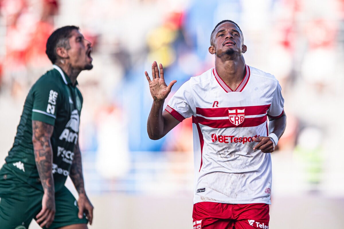 David da Hora comemora gol pelo CRB, time onde estava emprestado pelo Coritiba desde o início do ano (foto: Francisco Cedrim/CRB)