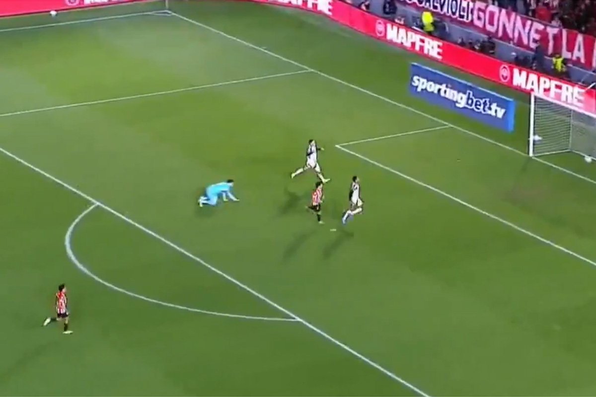 Arbitragem anulou gol de Benedetti, lateral-esquerdo do Estudiantes (foto: Reprodução/ESPN)