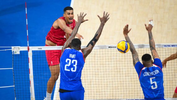 Lance do jogo entre Estados Unidos e Cuba pelo Mundial Masculino de Vôlei (foto: Divulgação/FIVB)