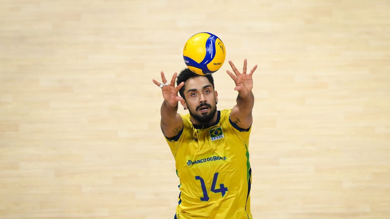 Levantador Fernando Cachopa faz levantamento em jogo do Brasil no vôlei (foto: Divulgação/FIVB)