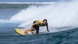 Yago Dora surfa em Fiji, a caminho do título mundial - Crédito: 